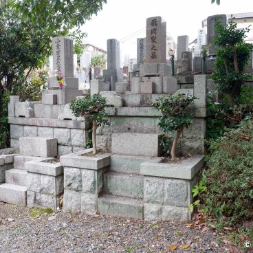 Togan-ji (Nagoya), Buddhist cemetary at the temple