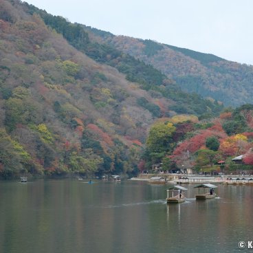Togetsukyo (Kyoto), Arashiyama's forest mountains in autumn