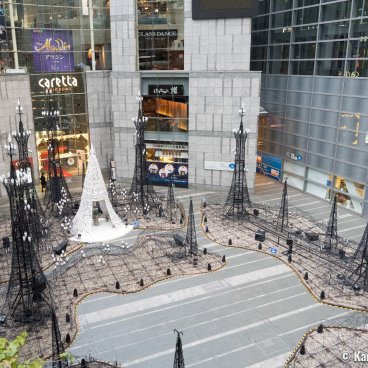 Caretta Shiodome (Tokyo), Christmas illumination in the shopping center 2