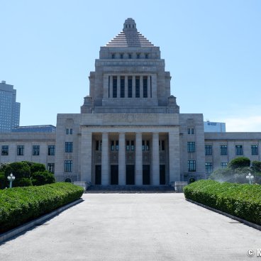 National Diet Building (Tokyo), Front view of the building
