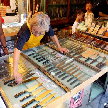 Tsukiji Outer Market (Tokyo), Japanese knives shop