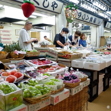 Tsukiji Outer Market (Tokyo), Fruits and vegetables shop in Tsukiji Uogashi