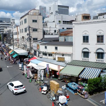 Tsukiji Outer Market (Tokyo), Panoramic view on a street of the market