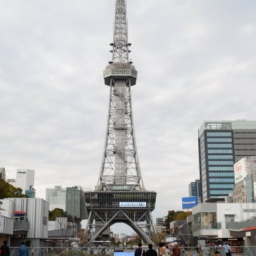Hisaya Odori (Nagoya), Park at the foot of the Mirai Tower