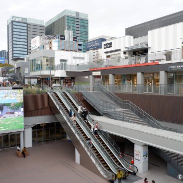 Hisaya Odori (Nagoya), Shopping mall at the foot of the Mirai Tower