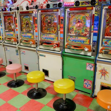 Daiba 1-chome Shotengai (Tokyo), Old games at the arcade 2