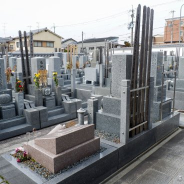 Zuishin-in (Kyoto), Buddhist cemetary near the temple