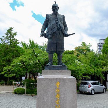 Hokoku-jinja (Osaka), Statue of Toyotomi Hideyoshi