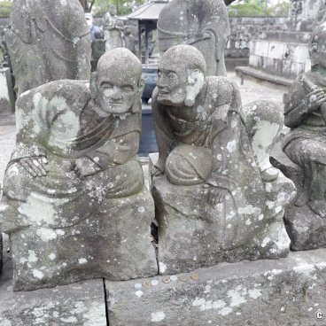 Kita-in (Kawagoe), Gohyaku Rakan statues in the temple's grounds