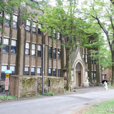 Todai (Tokyo), Red bricks building sheltering the School of Law and the Faculty of Letters