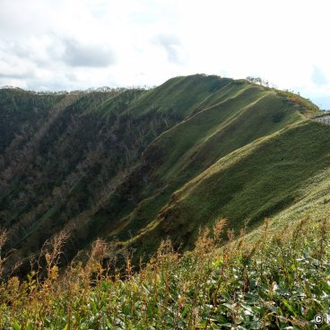 Akan-Mashu National Park (Hokkaido), Mountain hiking trail around Lake Mashu