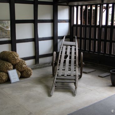 Ohashi House (Kurashiki), Cart and straw bags for transporting goods