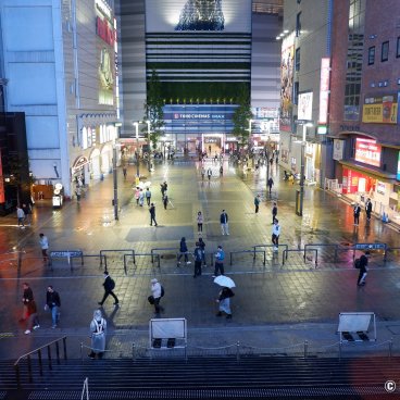 Kabukicho Tower (Tokyo), View on Cine City Square from the tower