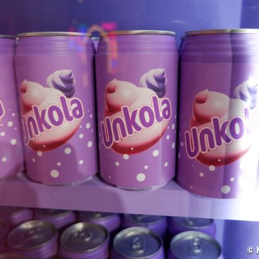 Unko Museum (Tokyo), Cola cans decorated in the poop museum style