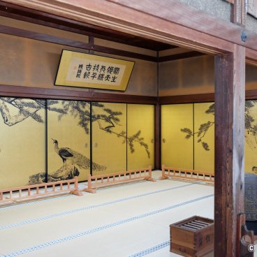 Daijo-ji (Kasumi, Hyogo), Fusuma painting "Pine trees and peacock" by Maruyama Okyo