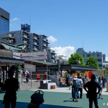 Naritasan Fukagawa Fudo-do (Tokyo), Temple's grounds during Fukagawa Hachiman Matsuri