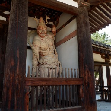 Horyu-ji (Ikaruga), Nio-o guardian statue in the Chumon gate
