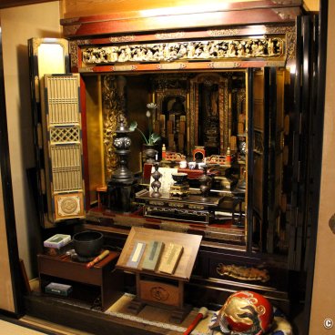 Kusakabe Mingeikan (Takayama), Butsudan Buddhist altar