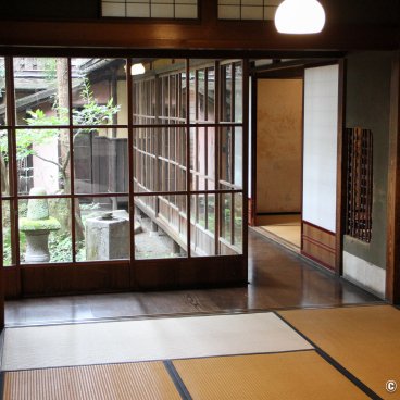 Kusakabe Mingeikan (Takayama), Inside view of the residence and its inner garden
