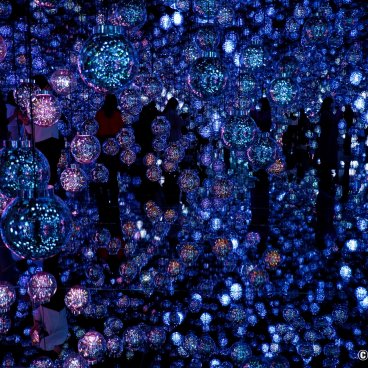 teamLab Borderless (Azabudai Hills, Tokyo), Bubble Universe multicolor 2