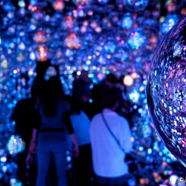 teamLab Borderless (Azabudai Hills, Tokyo), Bubble Universe multicolor 3