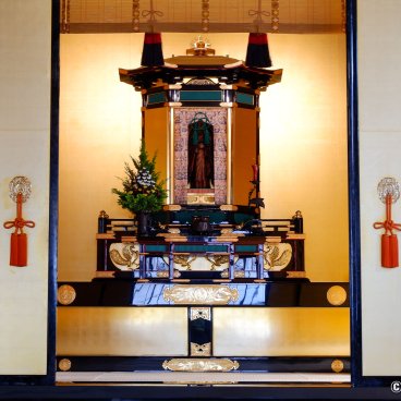 Tsukiji Hongan-ji (Tokyo), Buddhist statue in the main pavilion