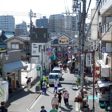 Yanaka Ginza (Tokyo), View on the street from the top of Yuyake Dandan stairway