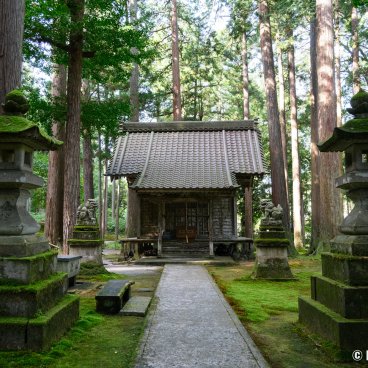 Hiyo Koke no Sato (Ishikawa), Pavillon of Hiyo-jinja shrine