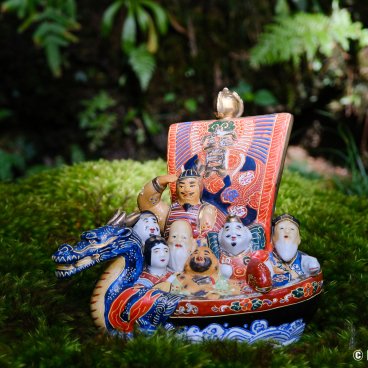 Hiyo Koke no Sato (Ishikawa), The 7 Lucky Gods on the Takarabune boat on a moss bed