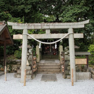Achi-jinja (Kurashiki), Secondary shrine dedicated to Daruma dolls