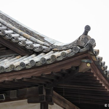 Achi-jinja (Kurashiki), Architectural detail of a Shinto pavilion's roof
