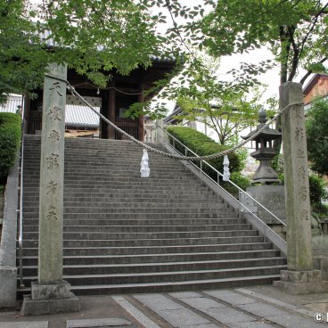 Achi-jinja (Kurashiki), Stone stairway at the entrance of the shrine's grounds 2