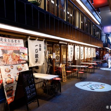 Yurakucho (Tokyo), Urakoji Yokocho under the railway tracks towards Shimbashi and Ginza