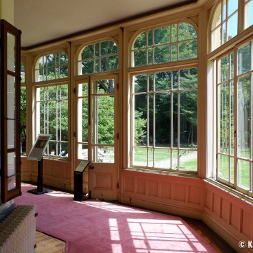 Kyu Iwasaki-tei Teien (Tokyo), Inside view of the Western-style house