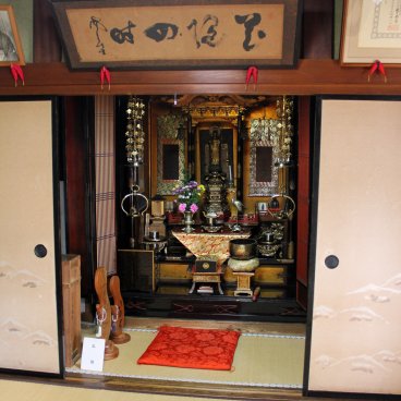 Nagase House (Shirakawa-go), Buddhist altar in the family house