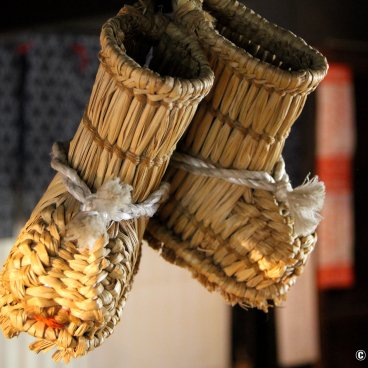 Nagase House (Shirakawa-go), Exhibition of traditional straw boots