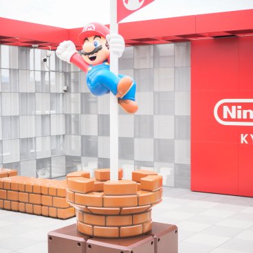 Nintendo Kyoto (Takashimaya), Life-size decors from Mario games on the roof top