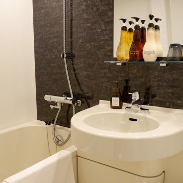 Hotel WBF Hommachi (Osaka), Bathroom of the Semi-Double Room