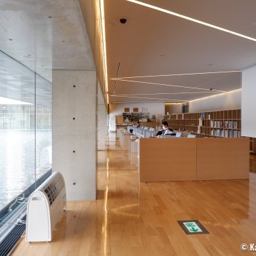 Akita Prefectural Art Museum, Souvenir shop and lounge facing Senshu Castle Park