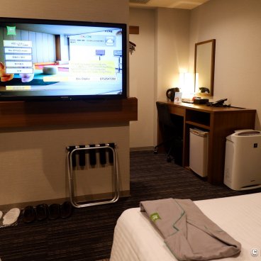 ibis Styles Kyoto Shijo, TV screen and desk in the 2 single beds standard room