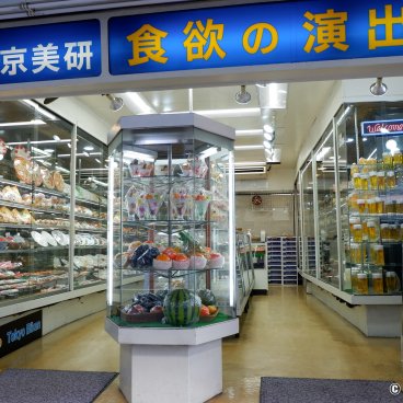 Kappabashi-dori (Tokyo), Wax food replicas shop