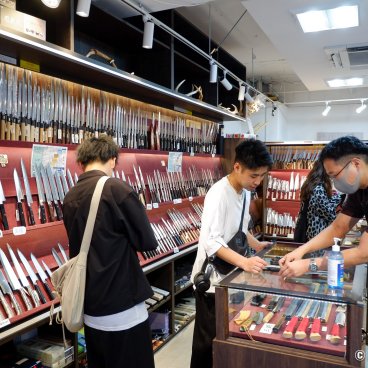 Kappabashi-dori (Tokyo), Japanese knives shop