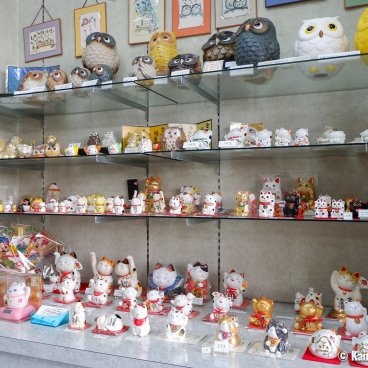 Kappabashi-dori (Tokyo), Maneki-neko aisle