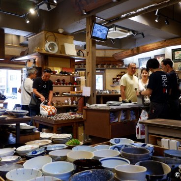 Kappabashi-dori (Tokyo), Japanese tableware shop 2
