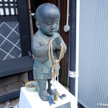 Minobu (Yamanashi, Mount Fuji), Jizo statue in the shopping district near Kuon-ji temple