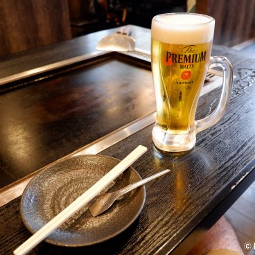 Tsukishima Monja Street (Tokyo), Table with an iron griddle in a monjayaki restaurant