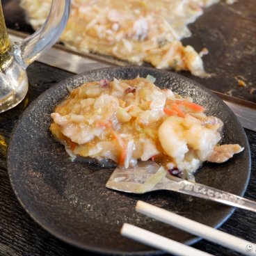 Tsukishima Monja Street (Tokyo), A ready to eat monjayaki 