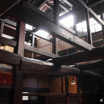 Yoshijima Heritage House (Takayama), View on the carpentry ceiling in the atrium