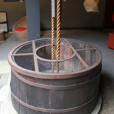 Yoshijima Heritage House (Takayama), Well on display inside the house