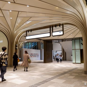 Azabudai Hills (Tokyo), Access to the supermarket and interior design of the complex